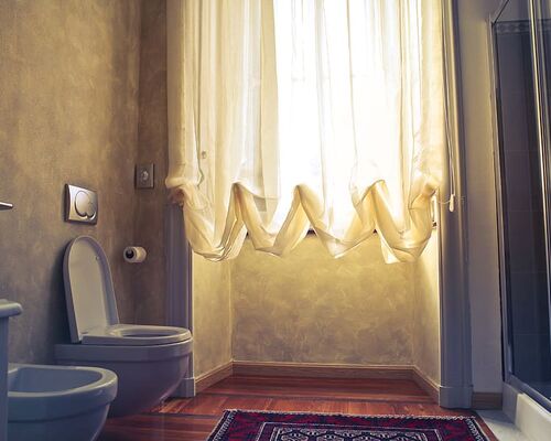 apartment-bath-bathroom-carpet