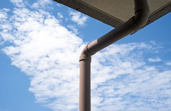 雨樋の清掃や修理でより快適に暮らせる住まいへ | 奈良市で便利屋をお探しならフリー人力舎